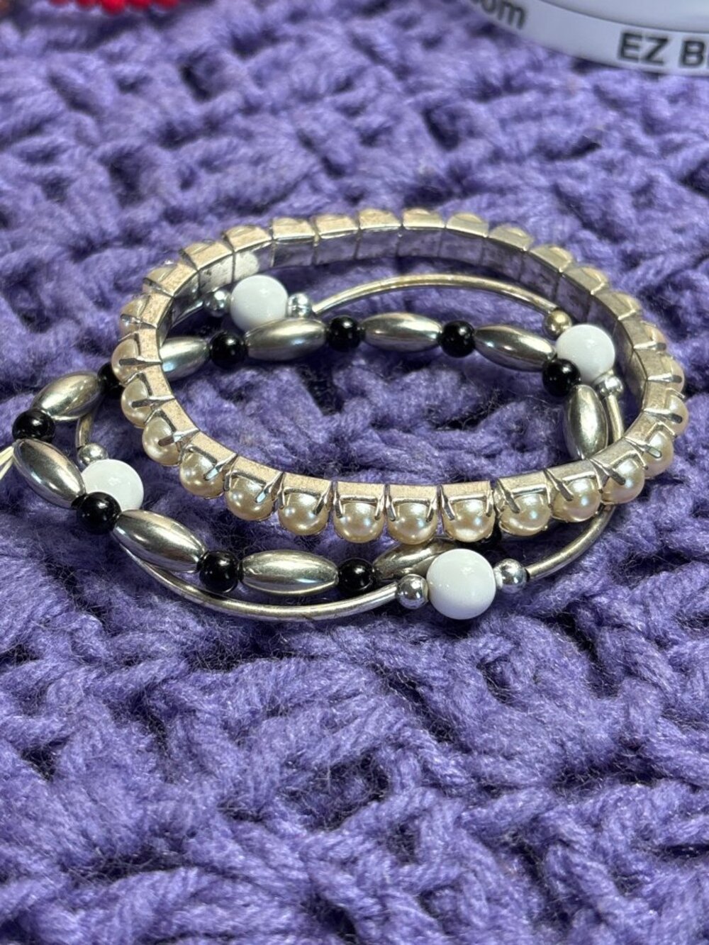 Set of 3 Stretchy Bracelet Silvertone white Black Faux Pearl
